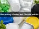 Was bedeuten die Recycling-Codes auf der Unterseite von Plastikbehältern?